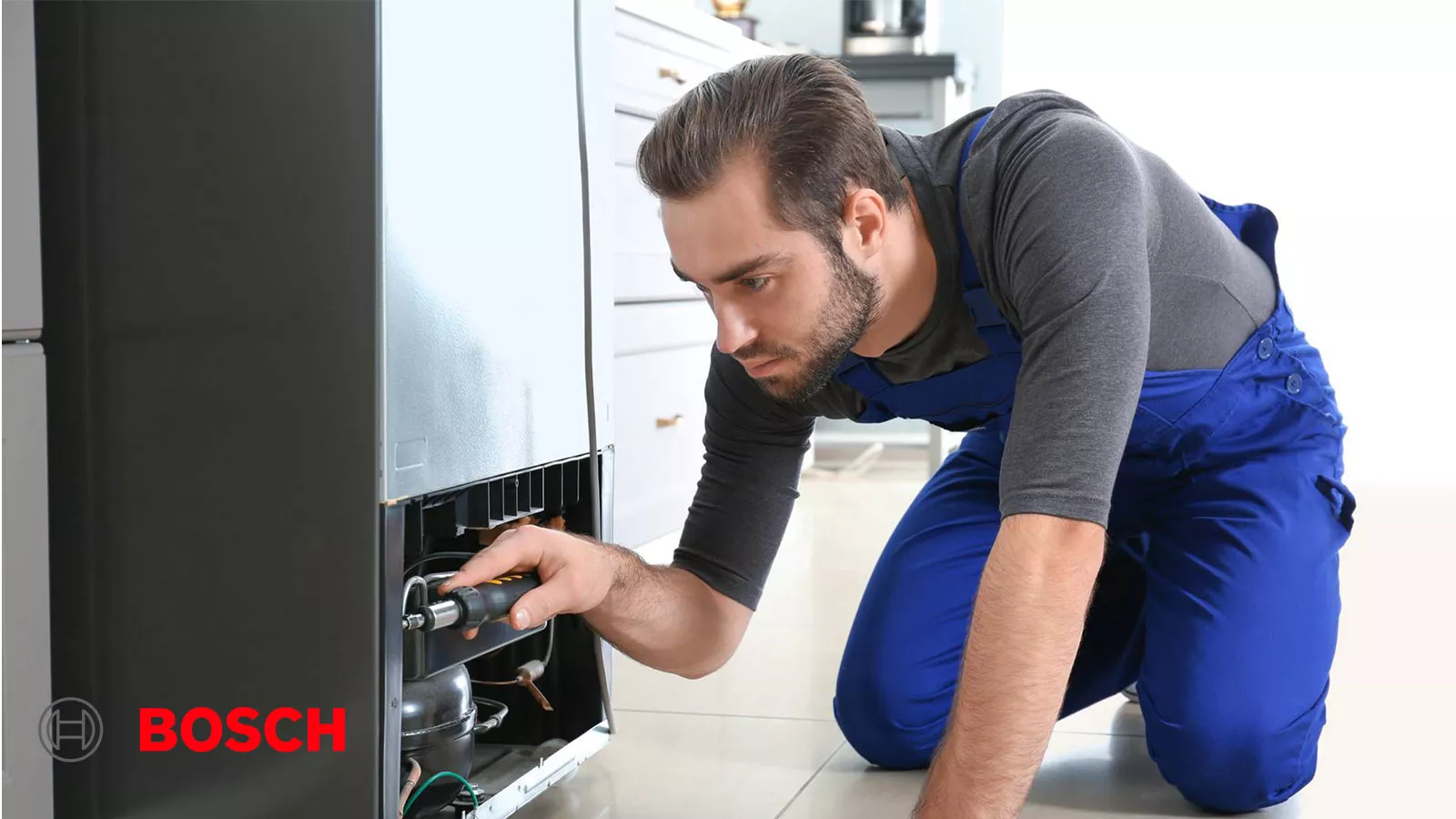 کویل های کندانسور کثیف و گرد و غبار گرفته