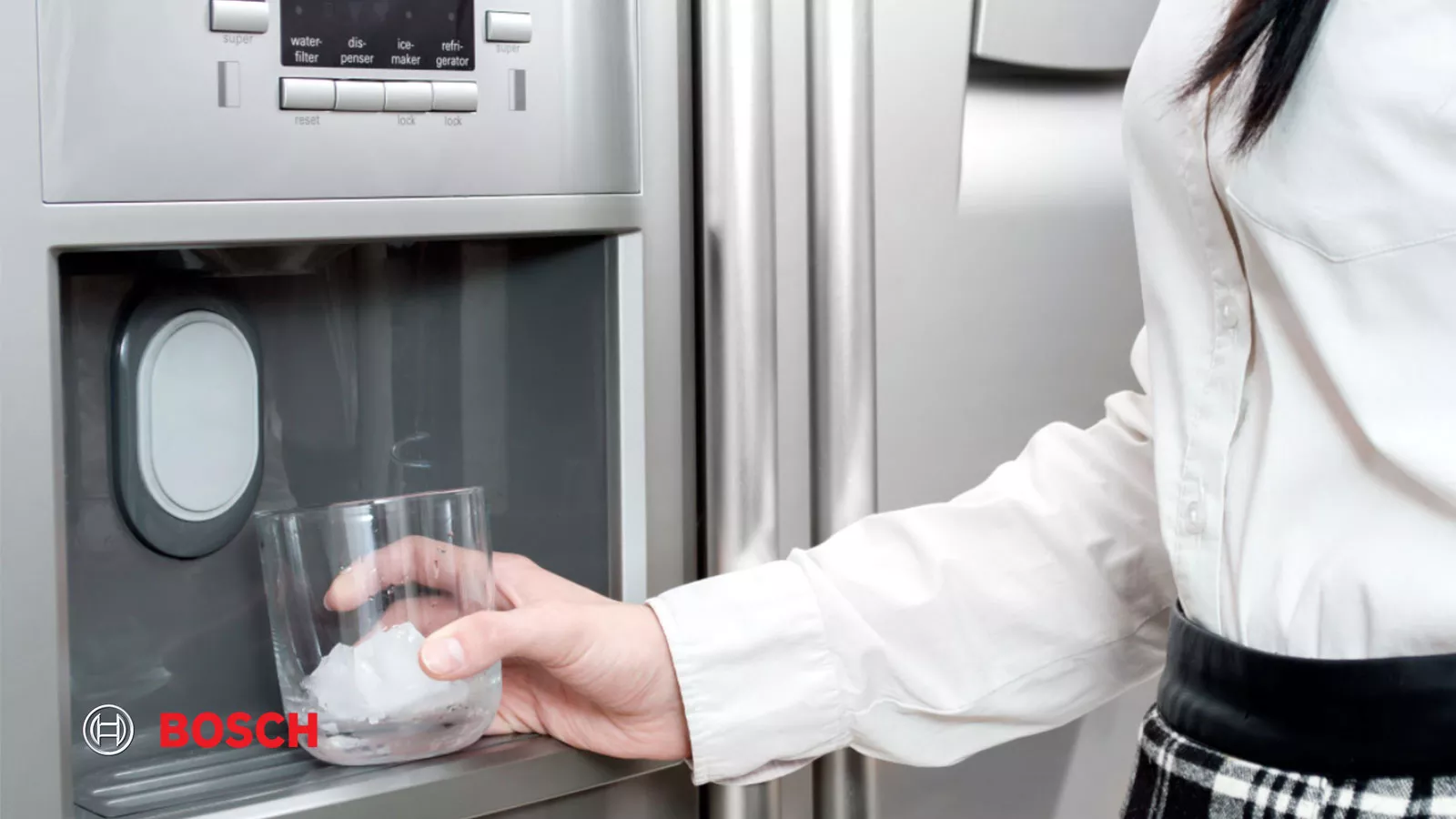 آب به قسمت یخساز یخچال منتقل نمیشود