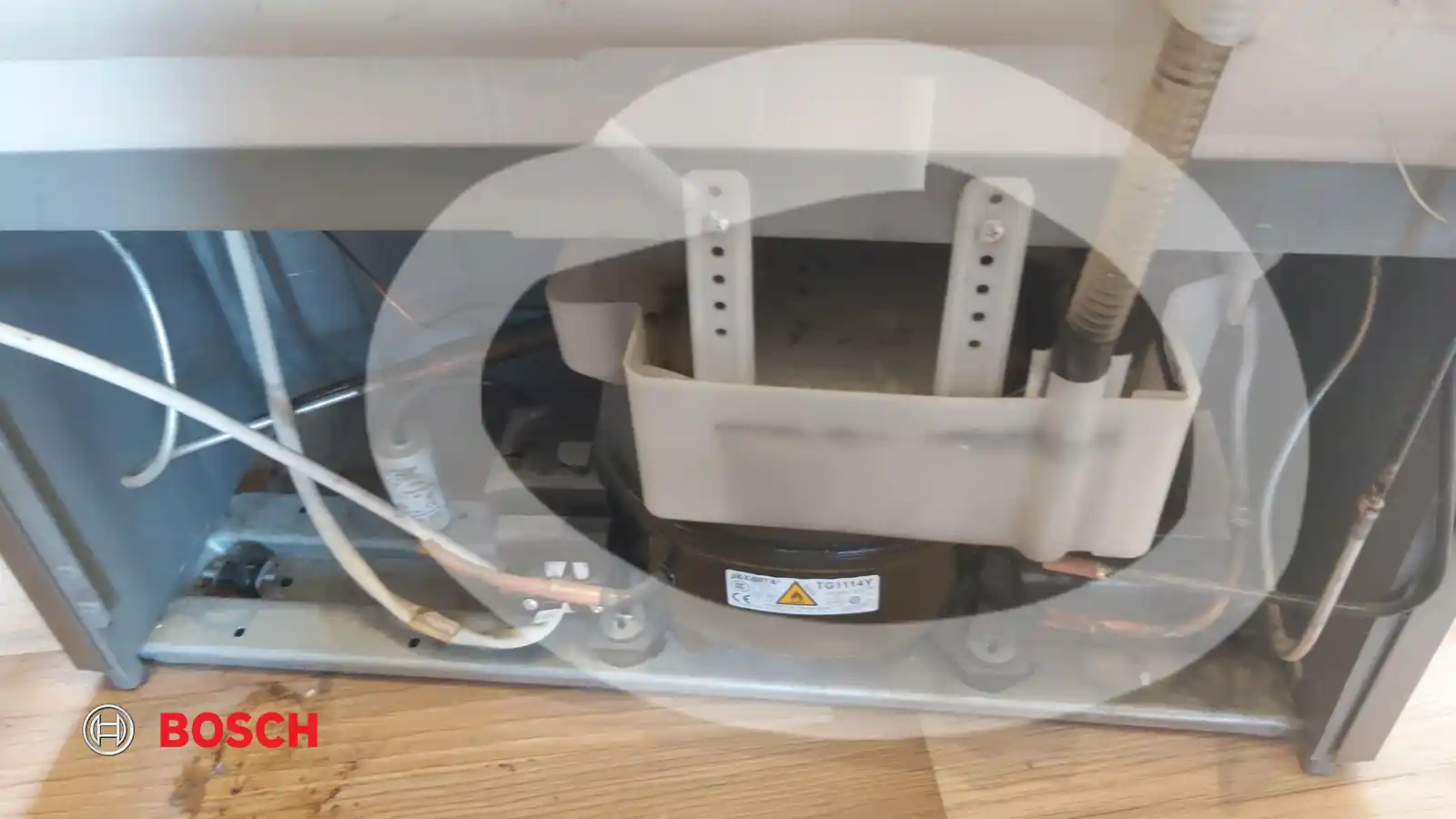 نکاتی درباره نگهداری و تمیز کردن ظرف آب پشت یخچال